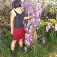 kiny à fleurs rouges